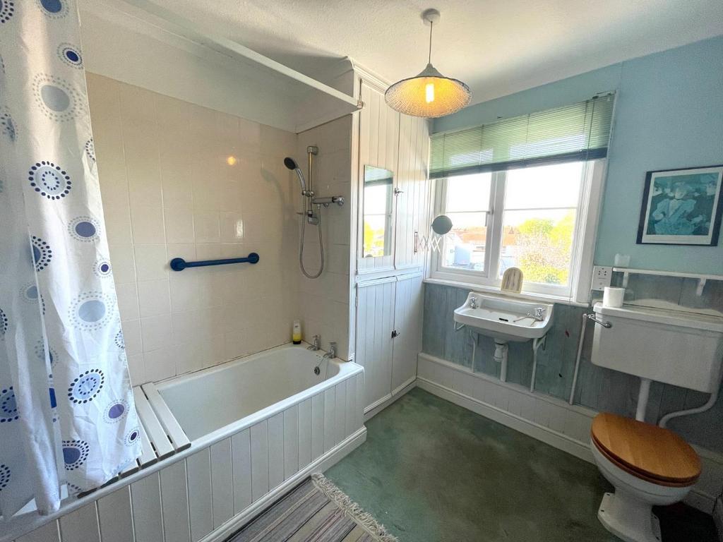 Bathroom.JPG