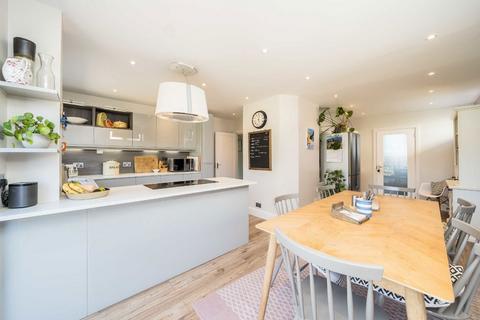 71 Thornton Road, London, SW12 0LA