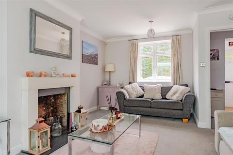 3 bedroom detached house for sale, Effingham Road, Burstow
