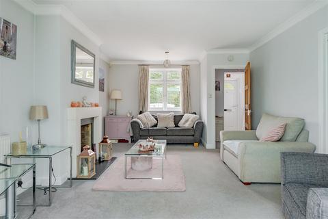 3 bedroom detached house for sale, Effingham Road, Burstow