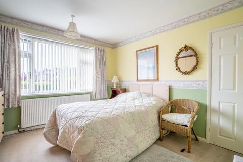 undefined, Lynden Way, York