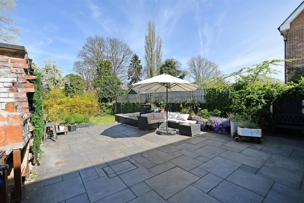 Patio entertaining area