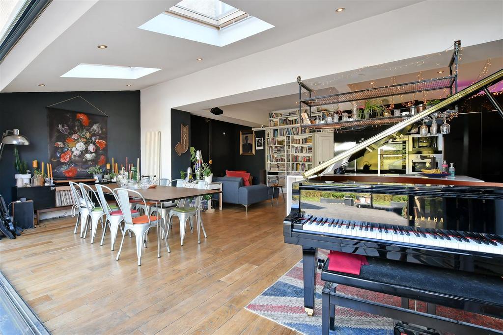 Kitchen/Diner/Snug