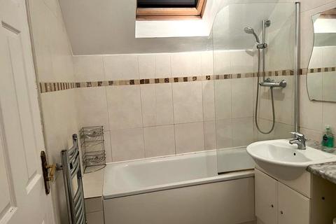 2 bedroom flat for sale, Rickmansworth Road, Northwood, HA6