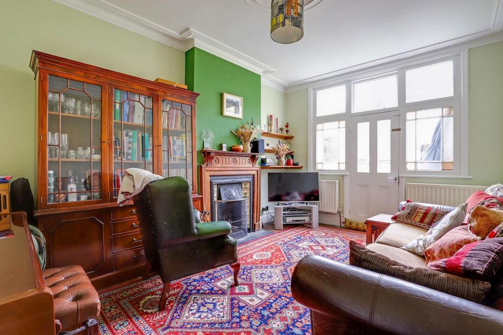 05-801b JHProp World - 11 Homecroft Road - 13-medium