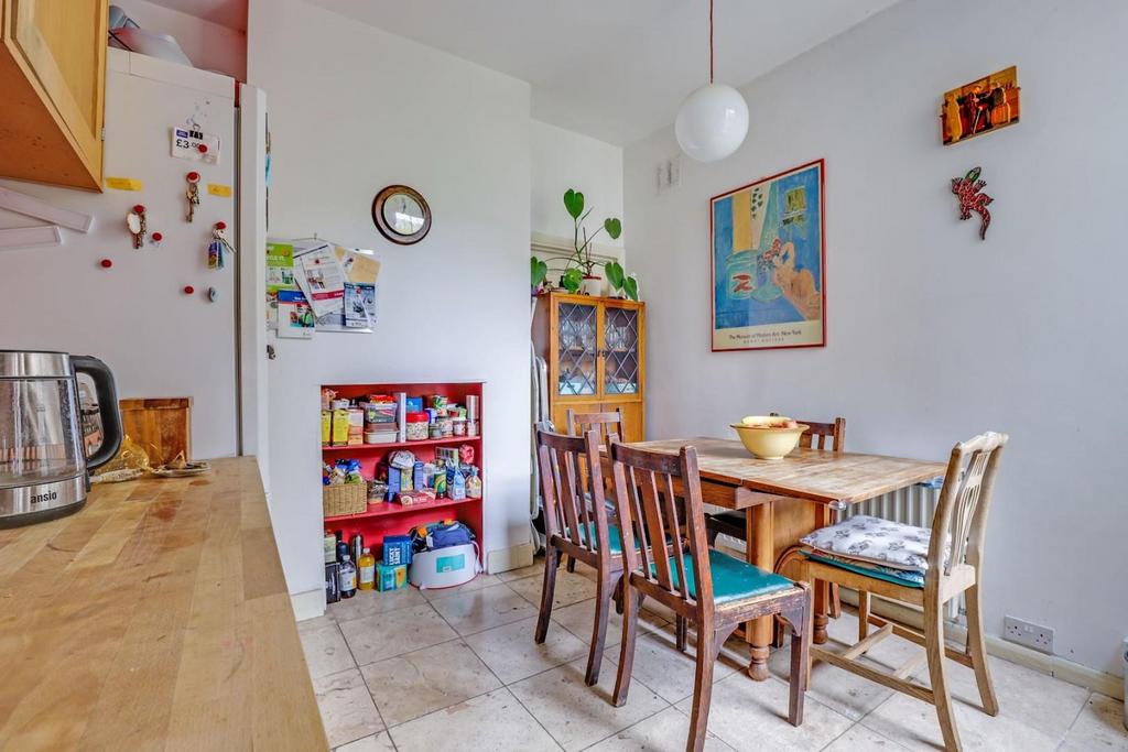 02-a8e8 JHProp World - 11 Homecroft Road - 4-medium.