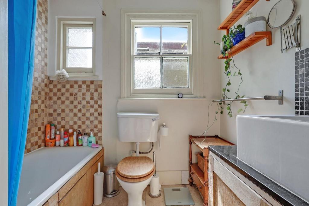 11-984f JHProp World - 11 Homecroft Road - 31-medium