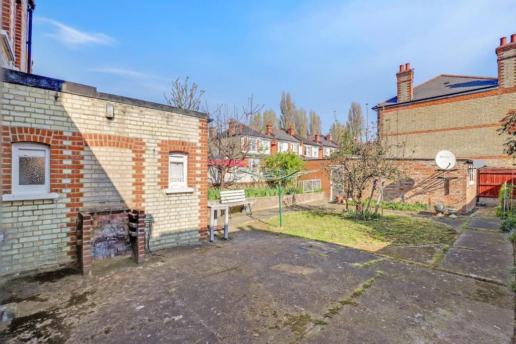 07-8292 JHProp World - 25 Earlsthorpe Road - 19-medi