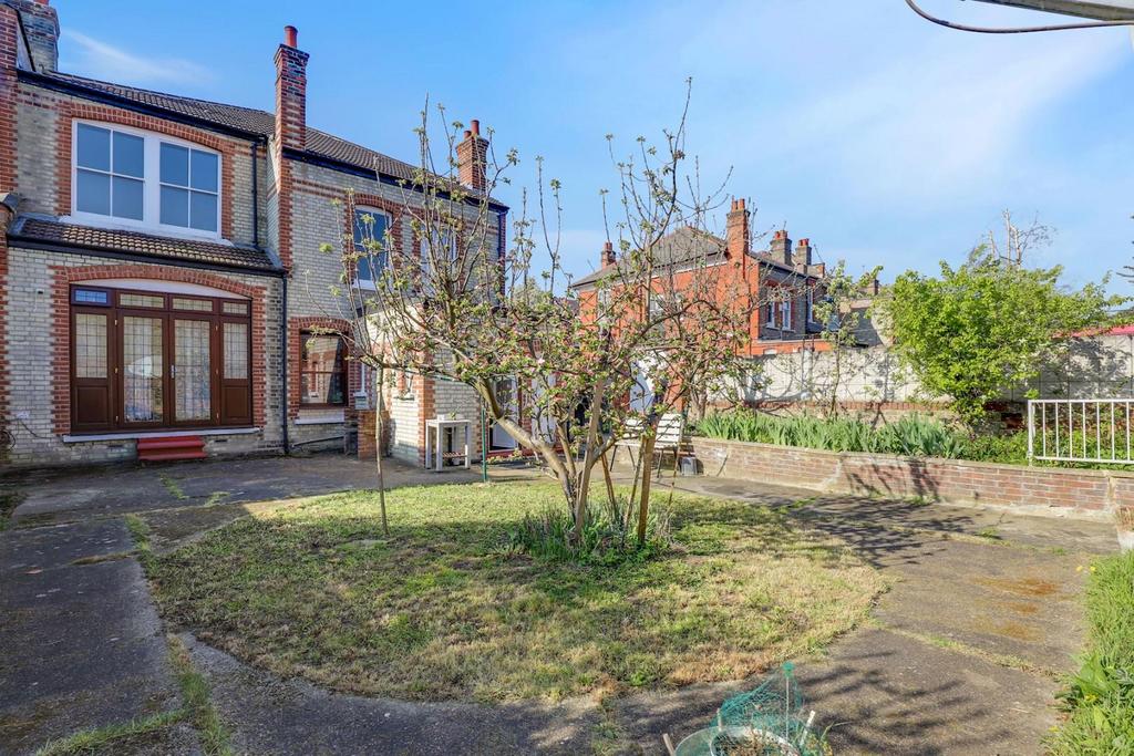 08-648e JHProp World - 25 Earlsthorpe Road - 22-medi