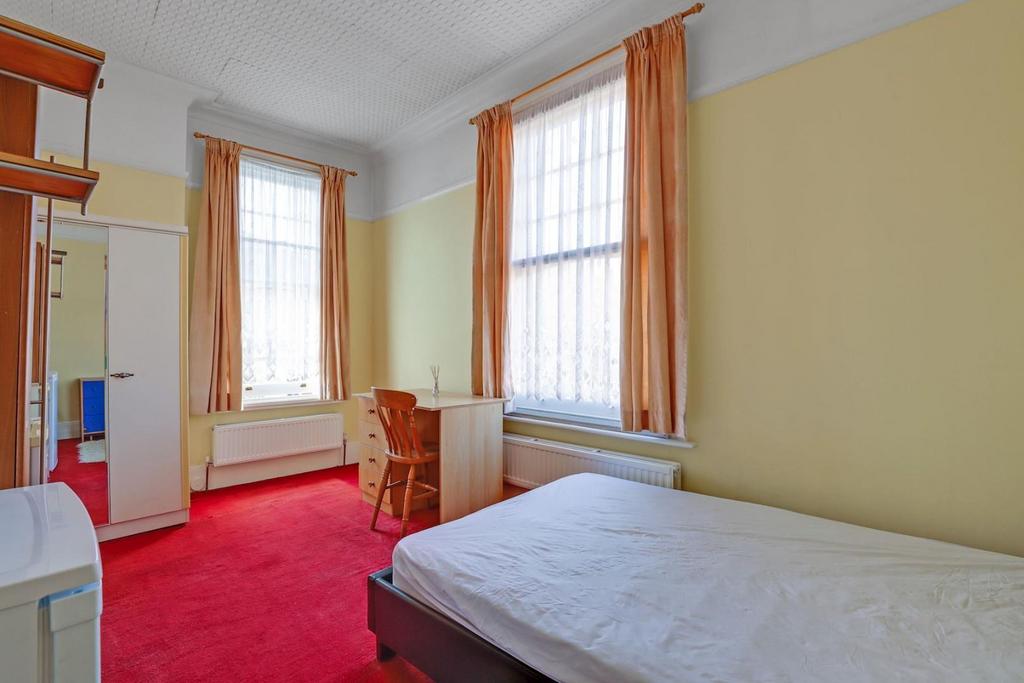 10-fcf6 JHProp World - 25 Earlsthorpe Road - 28-medi
