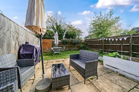 58 Heather Close, Carterton, OX18 1TH