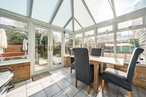 58 Heather Close, Carterton, OX18 1TH