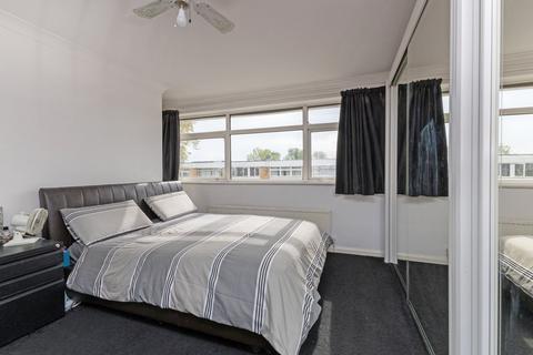 7 Haynes Close, Slough, SL3 8NA