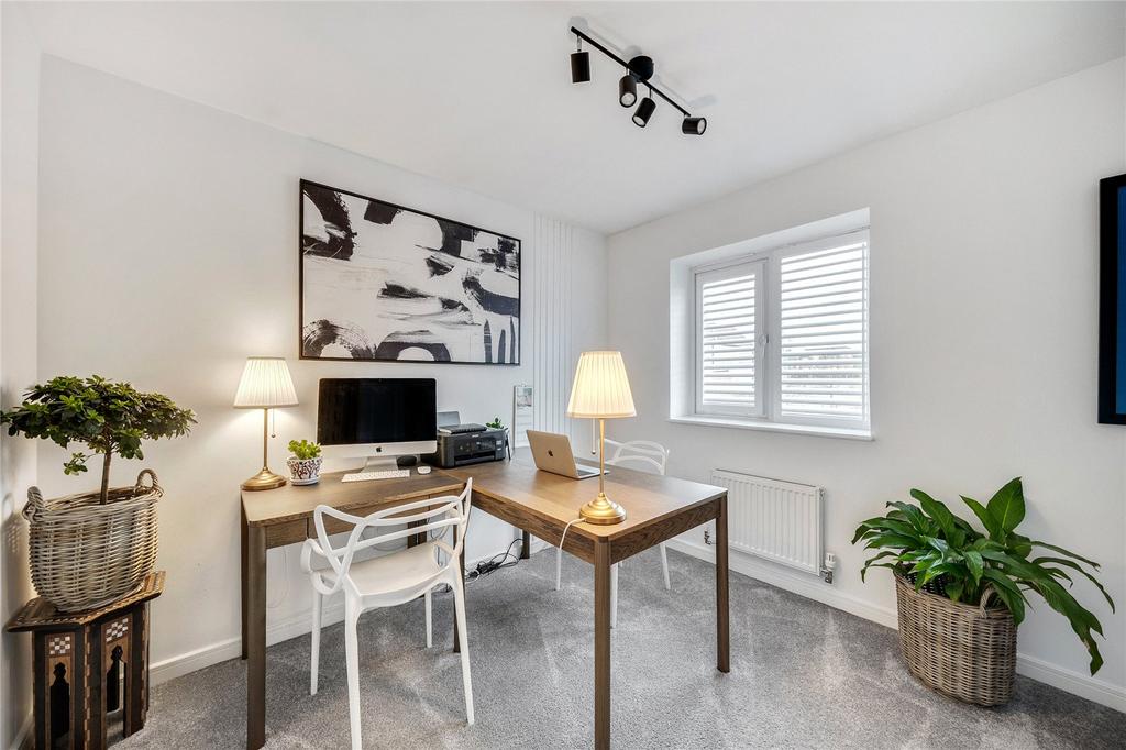 Bedroom / Office