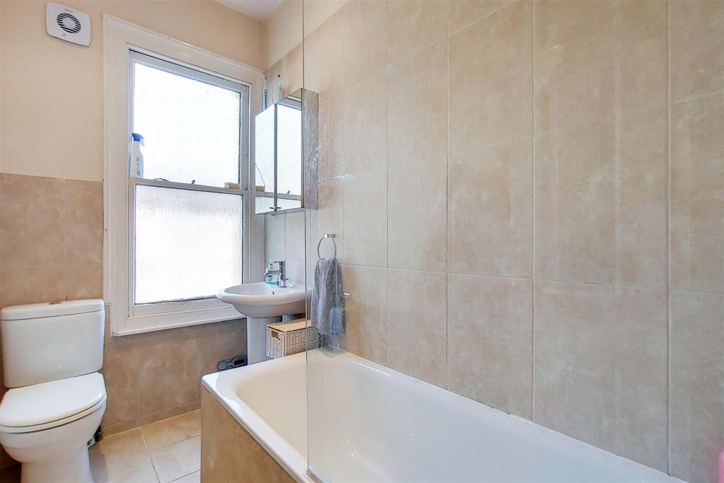 7 Bathroom-0.jpg
