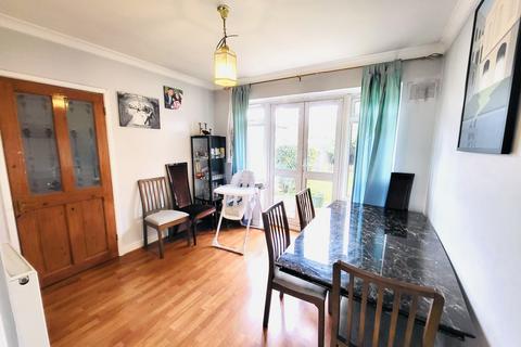 3 bedroom terraced house for sale, Fairmead Crescent, Edgware HA8