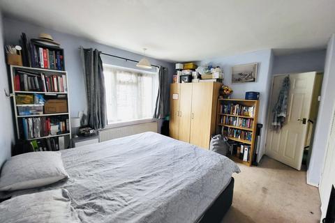 36 Fairmead Crescent, Edgware, HA8 8YQ