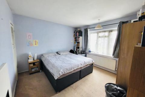 36 Fairmead Crescent, Edgware, HA8 8YQ