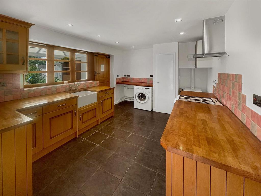 Kitchen 1.jpg