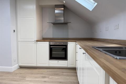 7b Treport Street, London, SW18 2BW