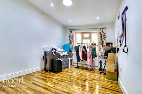 4 bedroom terraced house for sale, Roman Road, London