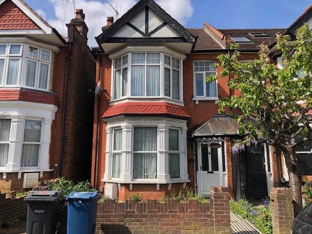 London Properties are pleased to offer to the mar