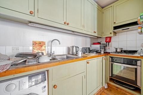 2 bedroom apartment to rent, Morat Street London SW9