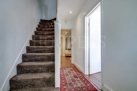 4 bedroom terraced house for sale, Ballards Road, London, NW2