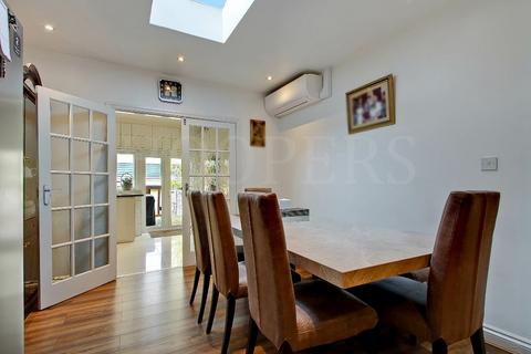 4 bedroom terraced house for sale, Ballards Road, London, NW2