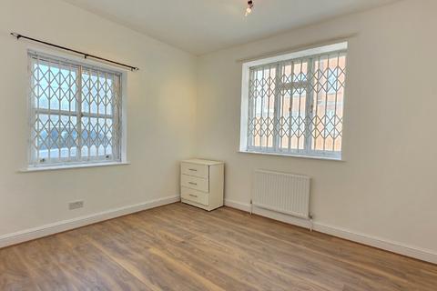 2 bedroom ground floor flat to rent, Temple Street, London, Haggerston