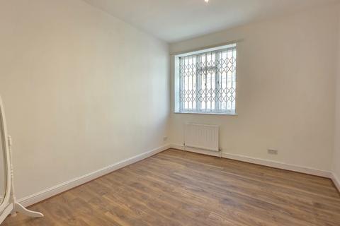 2 bedroom ground floor flat to rent, Temple Street, London, Haggerston