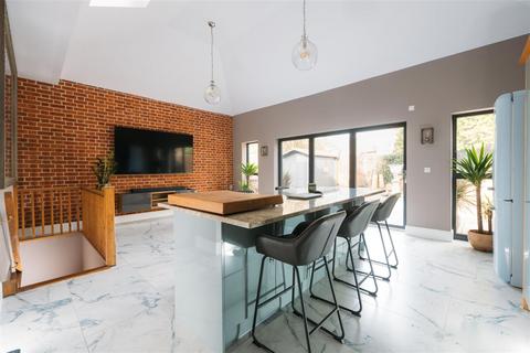 3 bedroom townhouse for sale, Wratten Road, Hitchin