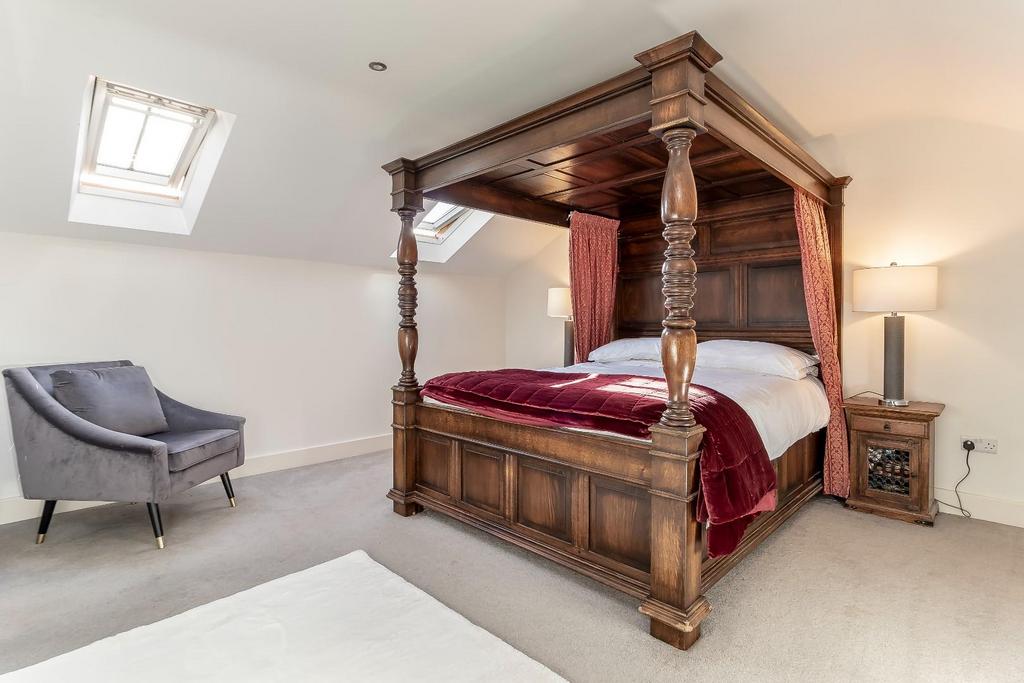 Master Bedroom- A.jpg