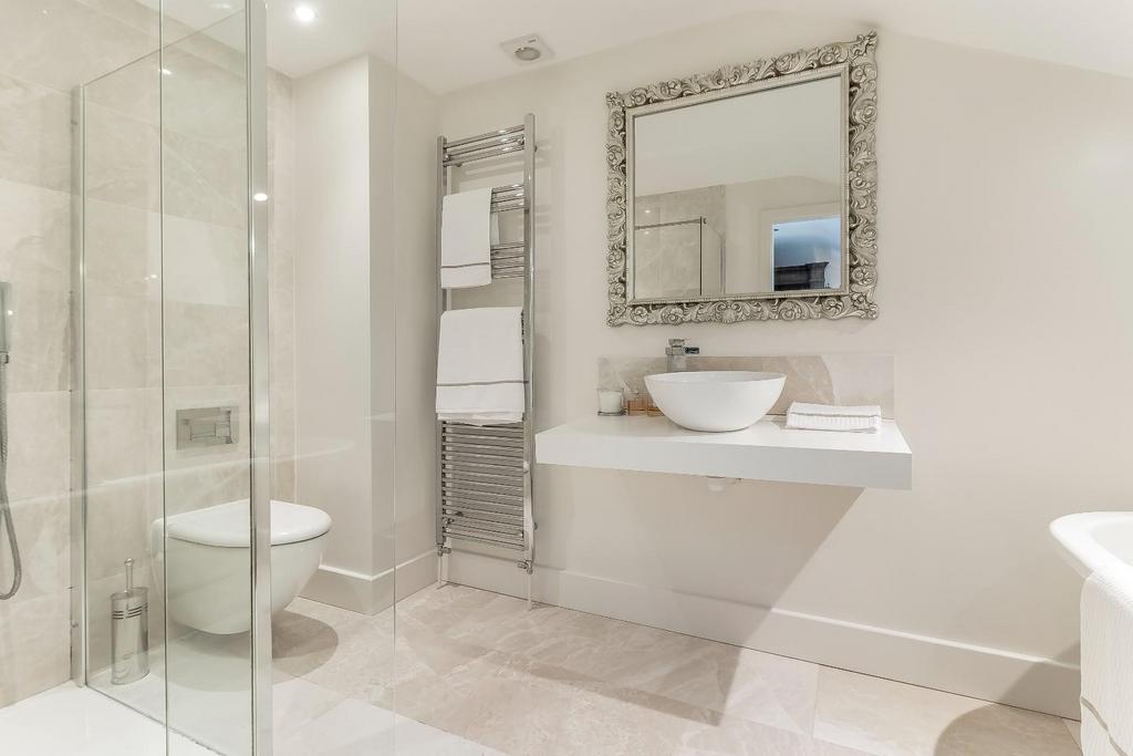 Master Bedroom Ensuite.jpg