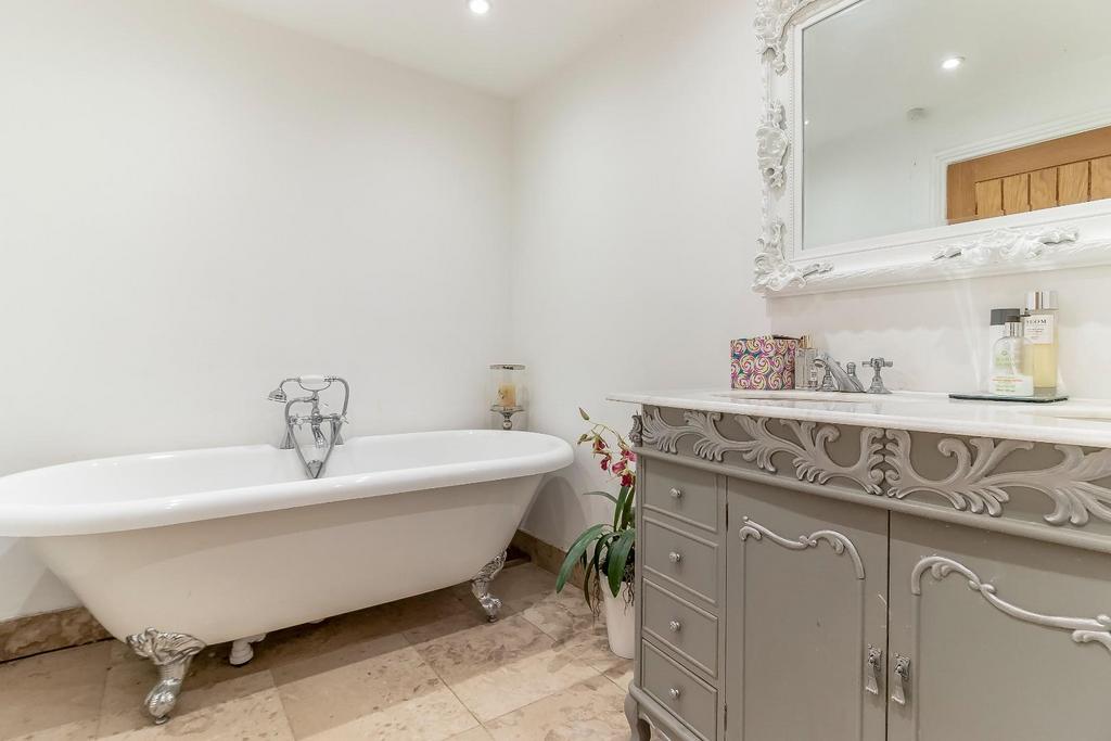 Bathroom.jpg