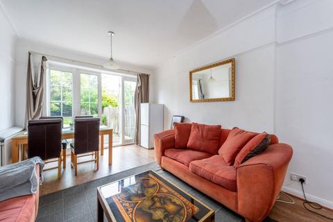 4 bedroom flat to rent, Friars Way, Acton, London, W3