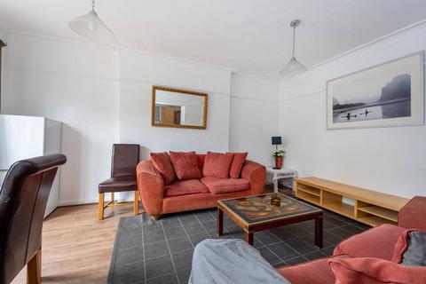 4 bedroom flat to rent, Friars Way, Acton, London, W3
