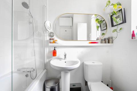 1 bedroom flat for sale, Atherfield Court, Borrodaile Road, Wandsworth, London