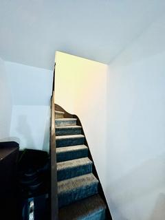 2 bedroom flat to rent, New Cross Road, London SE14