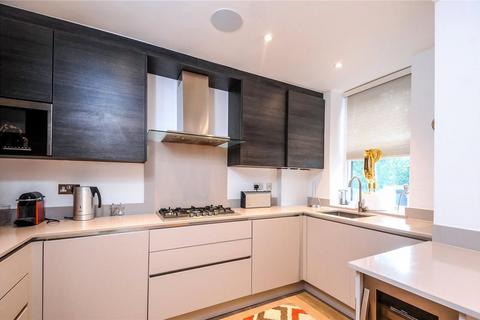 2 bedroom flat to rent, London W8
