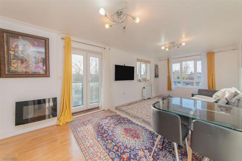2 bedroom flat for sale, Glebelands Close, North Finchley