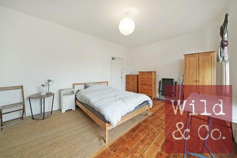 2 bedroom flat for sale, Sach Road, Clapton