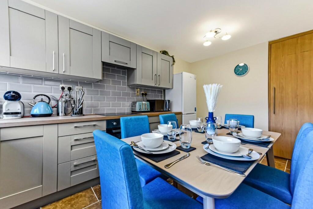 242054 Cassland Road Serviced Apartment IMG 21 0000.j