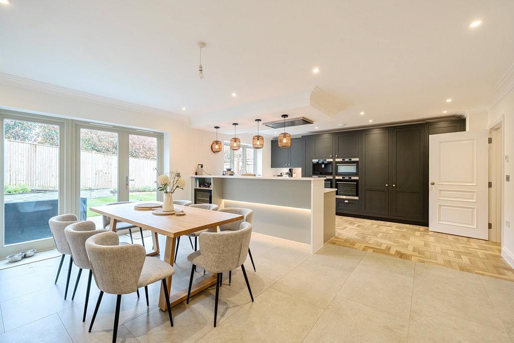 Dining/Kitchen Area