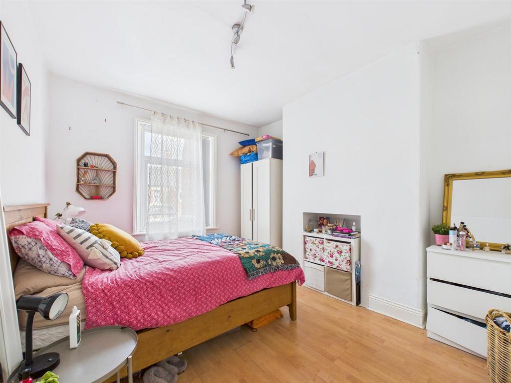 Bed 2.jpg