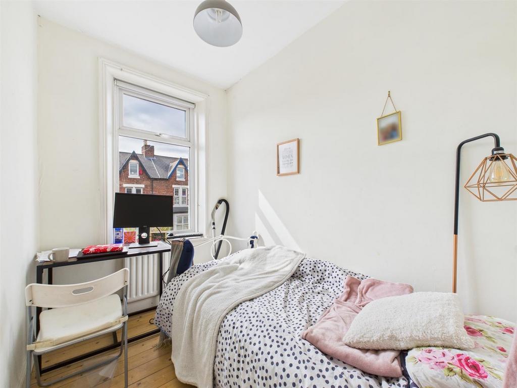 Bed 3.jpg