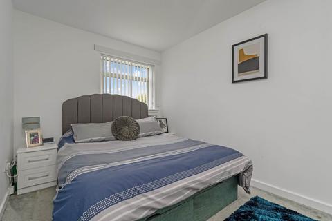 39 Burnside Gardens, Kilbarchan, Johnstone, PA10 2HQ
