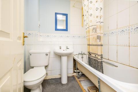16 Lowry Close, Erith, DA8 1PN