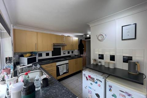 2 bedroom terraced house to rent, Cwmamman Road, Garnant SA18