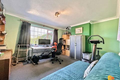 128 Berkeley Avenue, Chesham, HP5 2RT